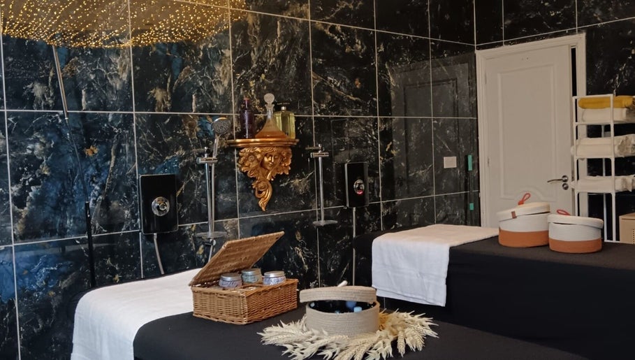 Blue Lagoon Spa Room image 1