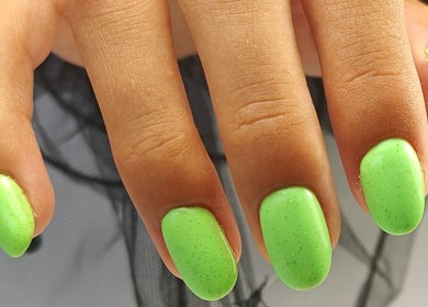 Manucure vert éclatant à Divi.nailstudio, Grâce-Hollogne, Belgium, BE.
