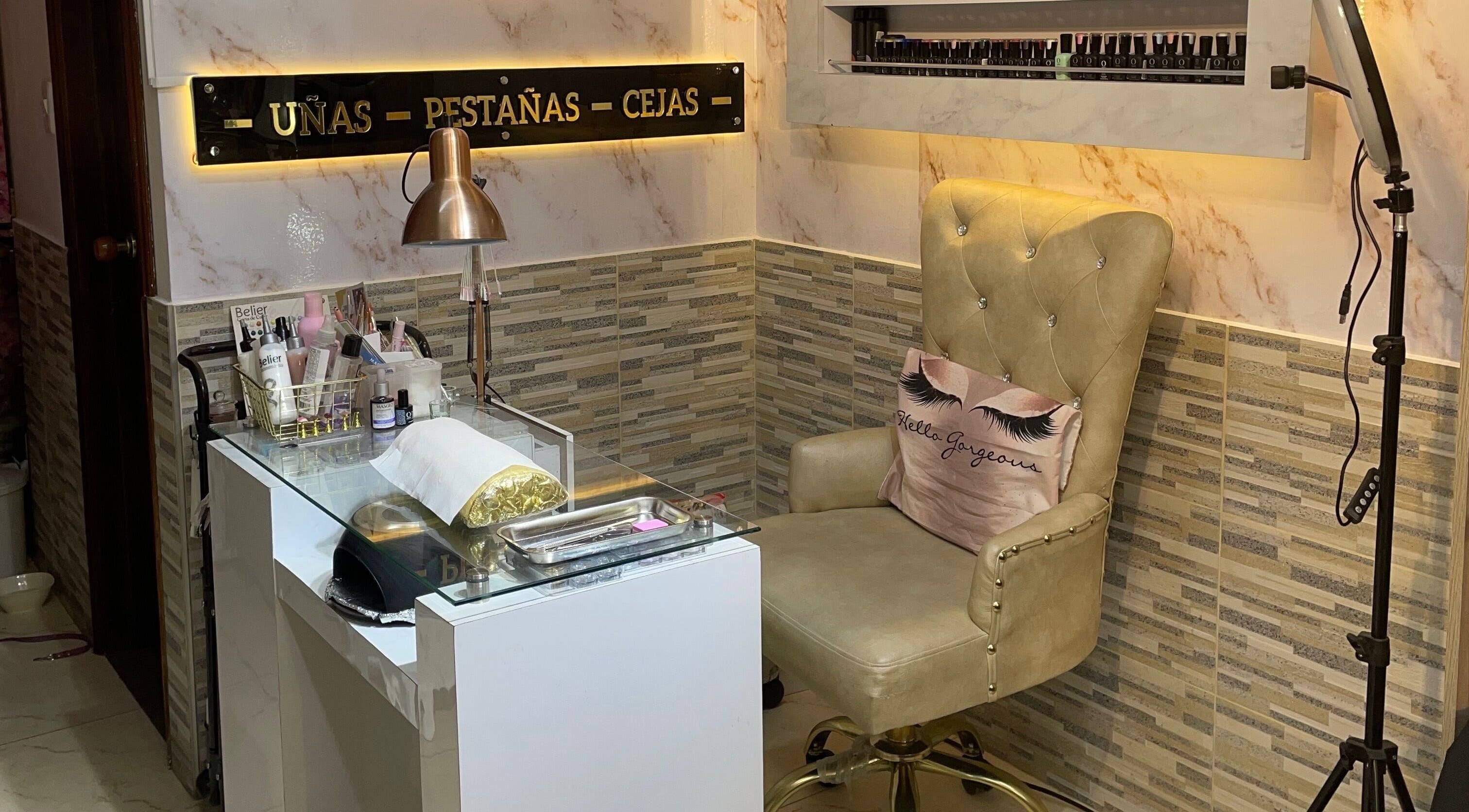 Espacio elegante de uñas en Andromeda Estudio De Belleza Y Moda, Bogotá, Cundinamarca, CO.