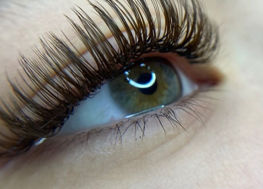 Lujosas extensiones de pestañas en Andromeda Estudio De Belleza Y Moda, Bogotá, Cundinamarca, CO.