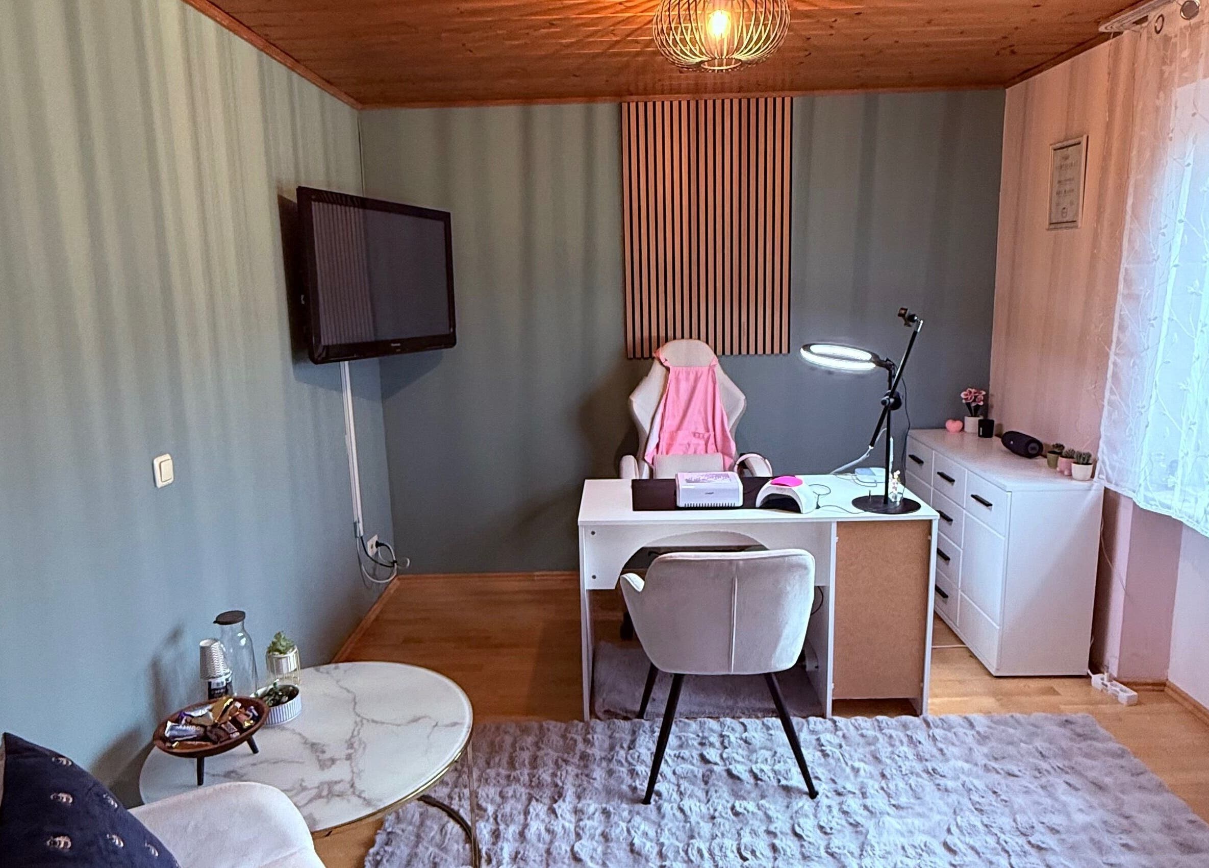 Inviting nail workspace at Luna nail studio in Peiting, Bayern, DE with modern decor and comfy chairs.