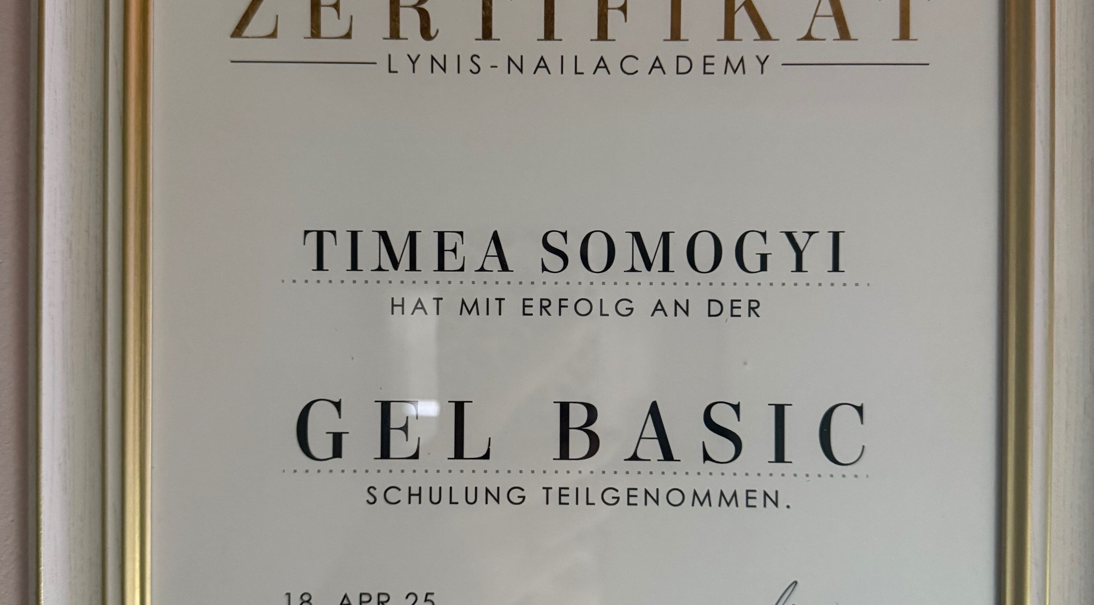 Certificate at Luna Nail Studio in Peiting, Bayern, DE, showcasing gel basic nail expertise.
