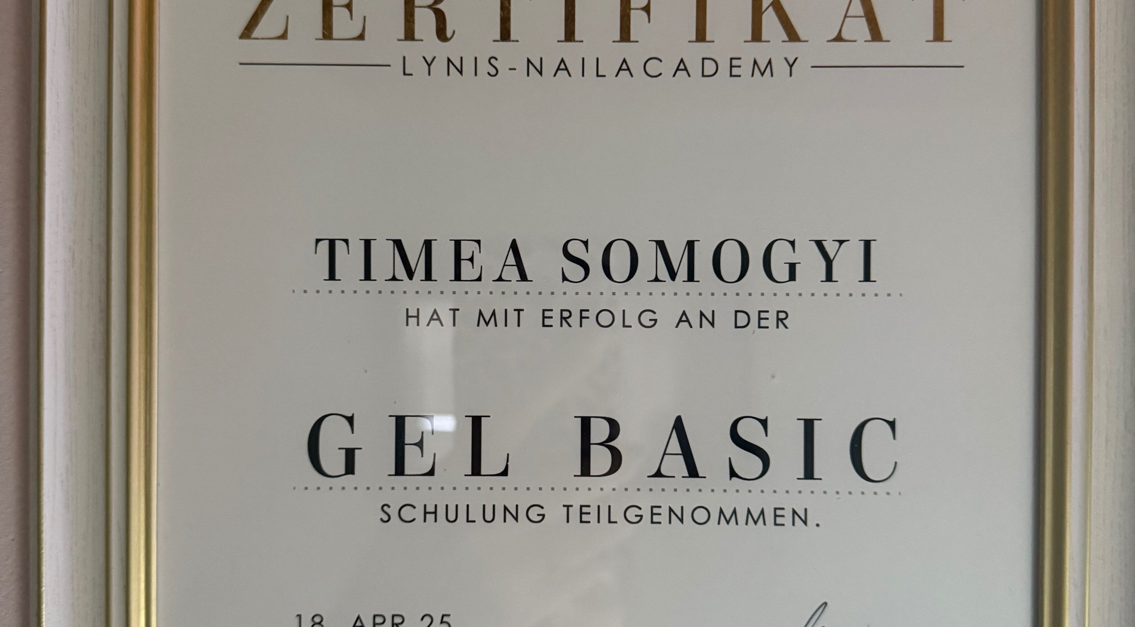 Certificate at Luna Nail Studio in Peiting, Bayern, DE, showcasing gel basic nail expertise.