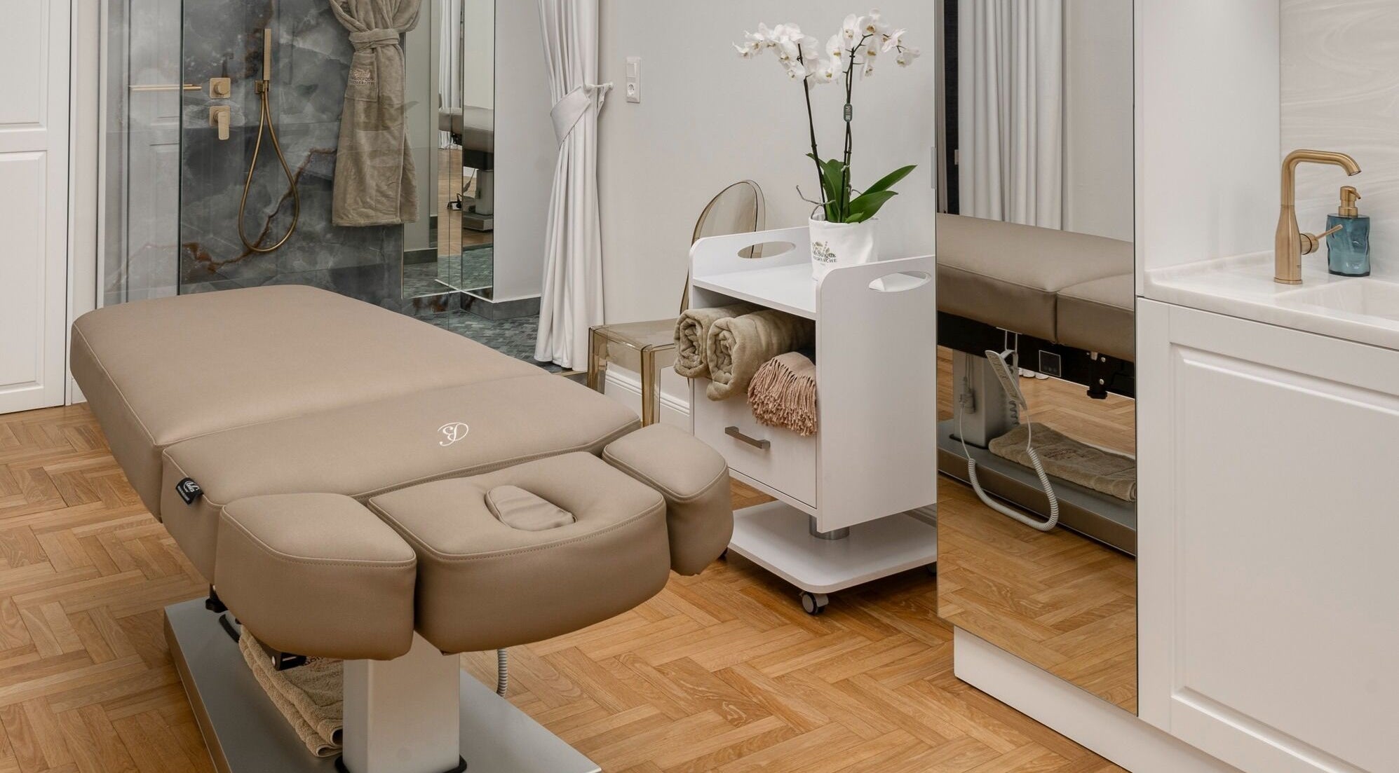 Χαλαρωτικός χώρος θεραπείας στο L'Azure- Biologique Recherche Expert Center, Γλυφάδα, GR.