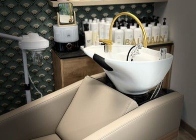 Moderno lavabo de salón en L´Studio Ana, Elx, Comunidad Valenciana, ES.