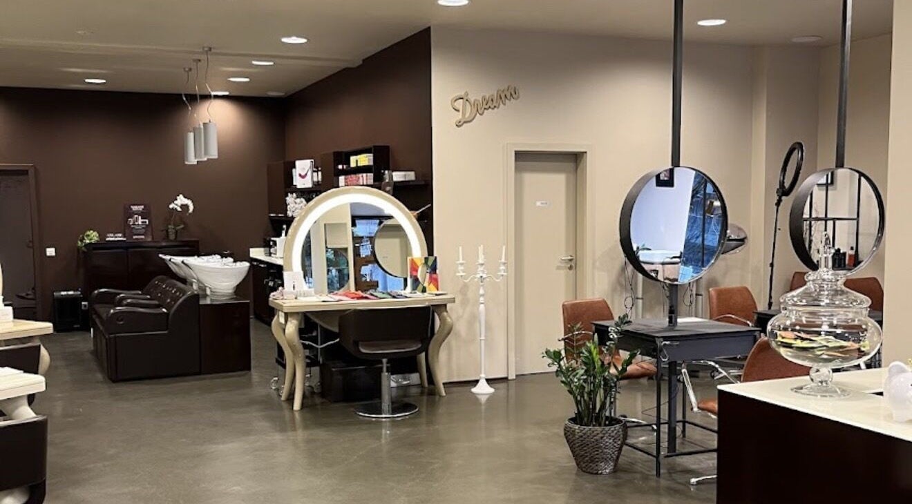 Interior of Bianca Beauty Artist in Lugano, Ticino, CH showcasing stylish salon with modern decor.