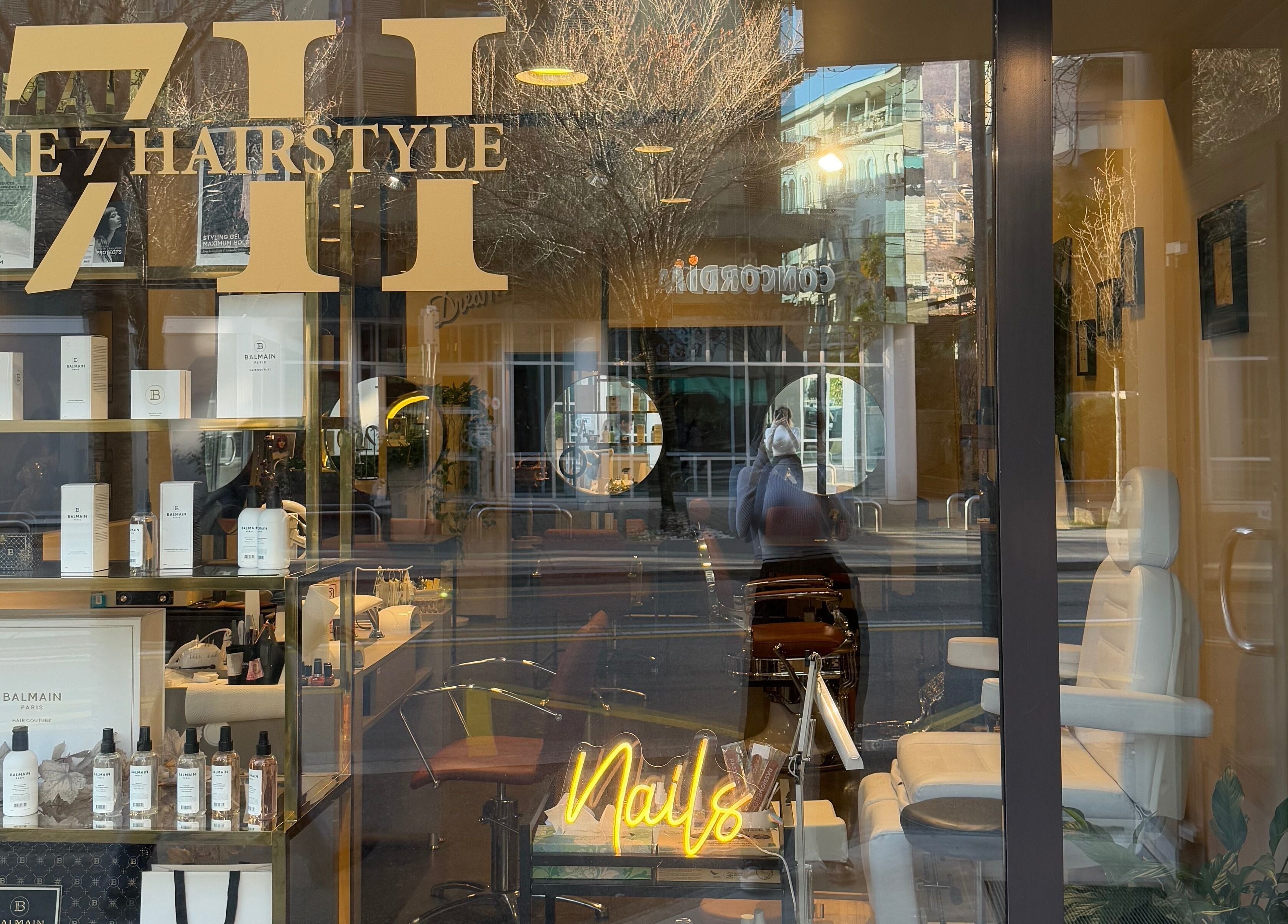 Beautiful salon view of Bianca Beauty Artist, Lugano, Ticino, CH, showcasing products and seating area.