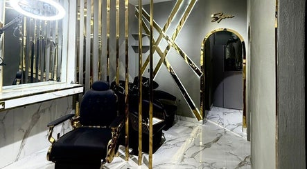 Elegant interior of Barber club Spa by Oussbarber in Dubai, Dubai, AE with golden accents and modern decor.
