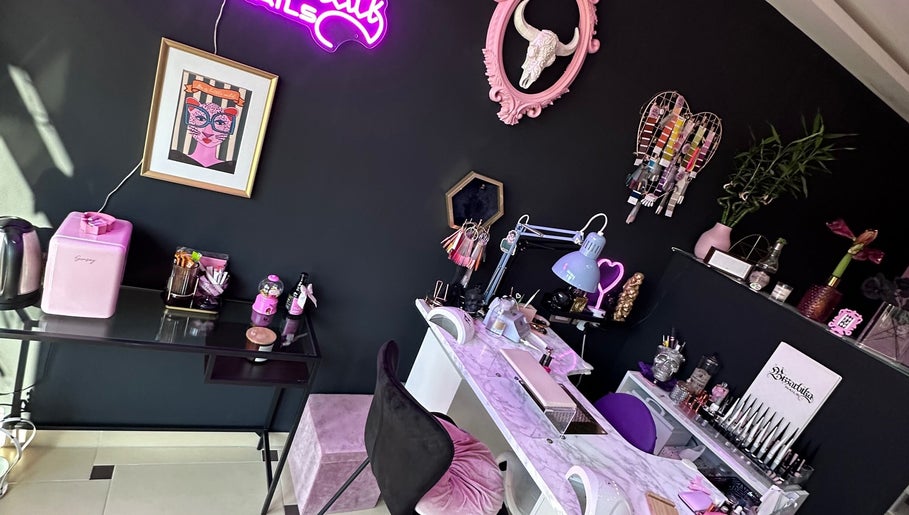 Trendy nail station at Bizzarbika Nails, Zagreb, Grad Zagreb, HR with decorative wall art and pink accents.