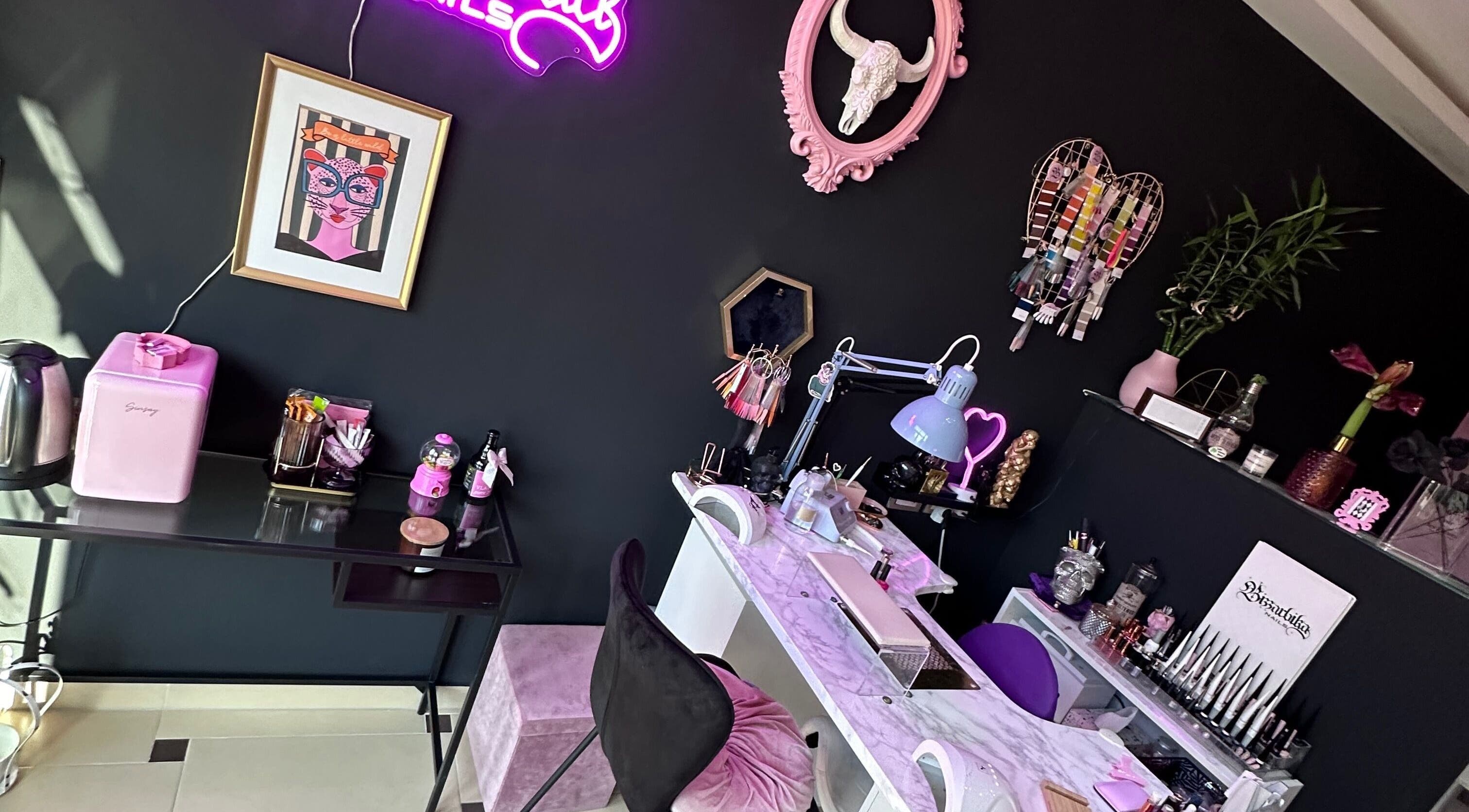 Trendy nail station at Bizzarbika Nails, Zagreb, Grad Zagreb, HR with decorative wall art and pink accents.
