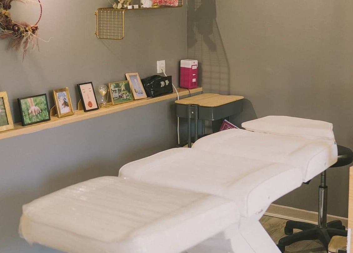Salle de soin apaisante chez L'appartement de Nails & Colors, Pont-l'abbé, Bretagne, FR.