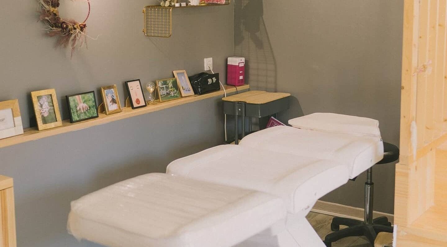 Salle de soin apaisante chez L'appartement de Nails & Colors, Pont-l'abbé, Bretagne, FR.