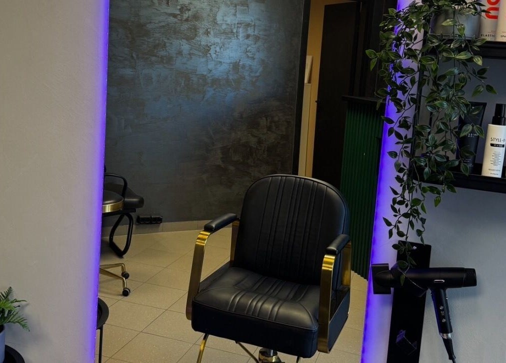 Modern salon chair and products at Luv Ilustuudio, Audru, Pärnu Maakond, EE.