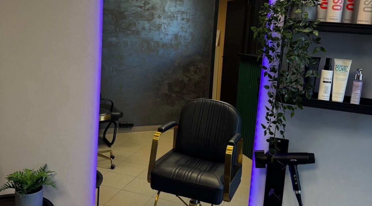 Modern salon chair and products at Luv Ilustuudio, Audru, Pärnu Maakond, EE.