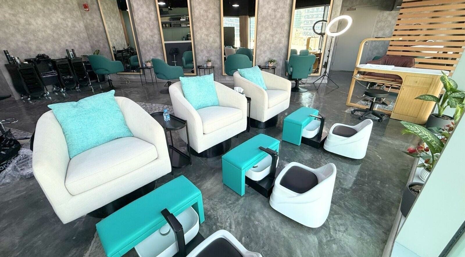 Chic seating and foot spas at Blingstar Ladies Salon, Dubai, Dubai, AE for luxurious beauty treatments.
