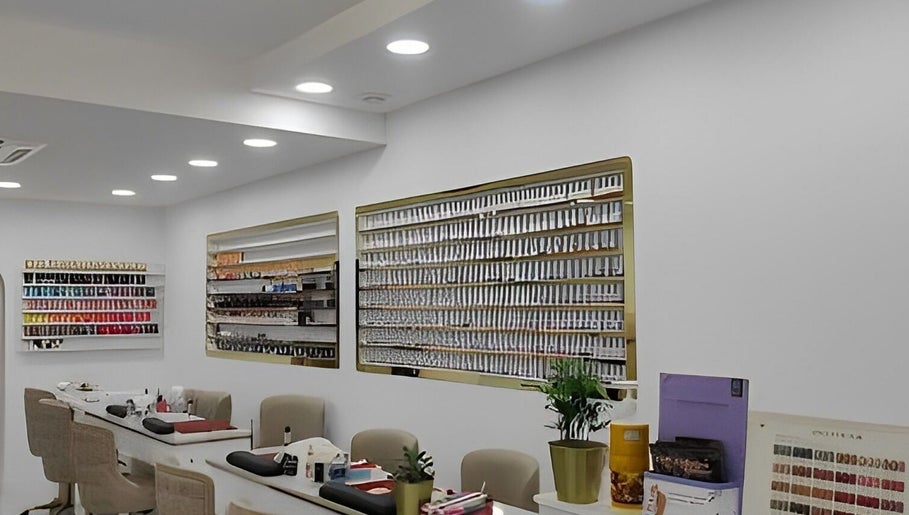 High-End Nails image 1