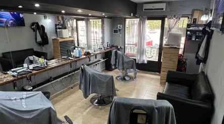 Barbería TNT 🧨 – obraz 3