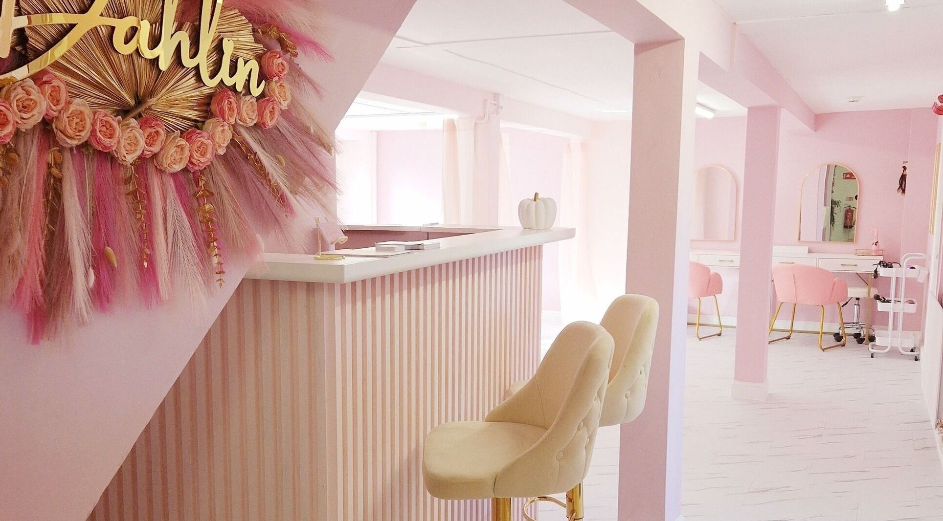 Chic pink decor at Nordik Aesthetics @ Dahlin, Sandbach, England, GB. Elegant, modern beauty and wellness venue.