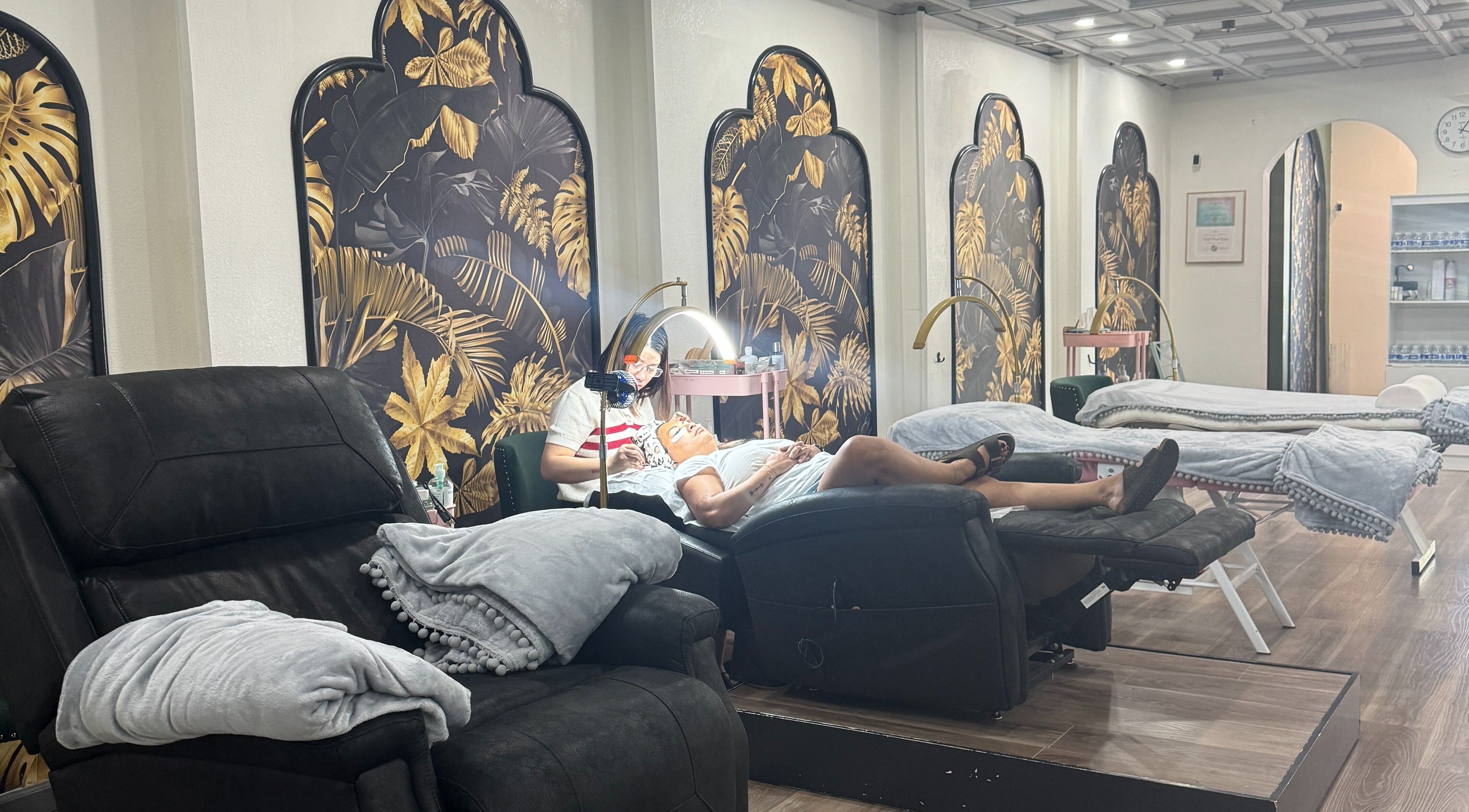 Comfortable eyelash extension session at Lash Of Luxury, Los Gatos, California, US with elegant decor.