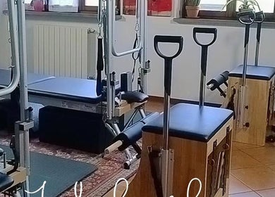 Attrezzature pilates moderne presso Studio_pilates M&S a Filago, Lombardia, IT, per il benessere completo.