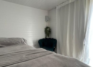 Cozy relaxation room at BelleVie Wellness, Liverpool, England, GB with bed and chair.
