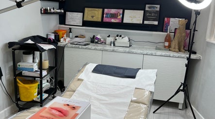 The Luxe Clinic
