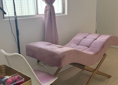 Silla de belleza en LUX Lash Studio, Chihuahua, MX lista para tratamientos de belleza especializados.