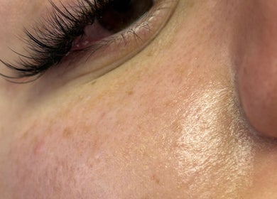 Detalle de pestañas largas en LUX Lash Studio, Chihuahua, Chihuahua, MX.