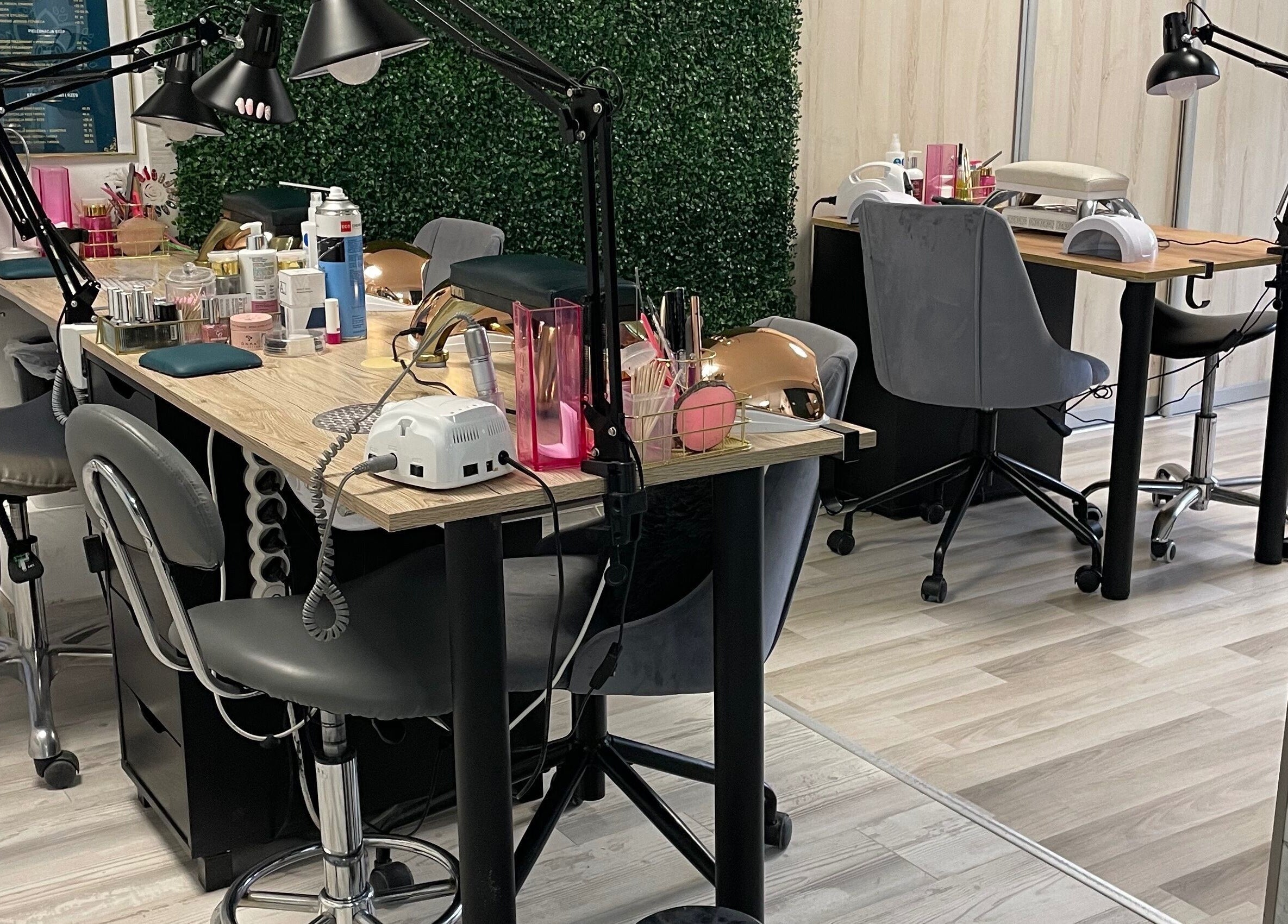 Nowoczesne studio paznokci Studio Urody Passiflora S.C., Białystok, Województwo Podlaskie, PL.