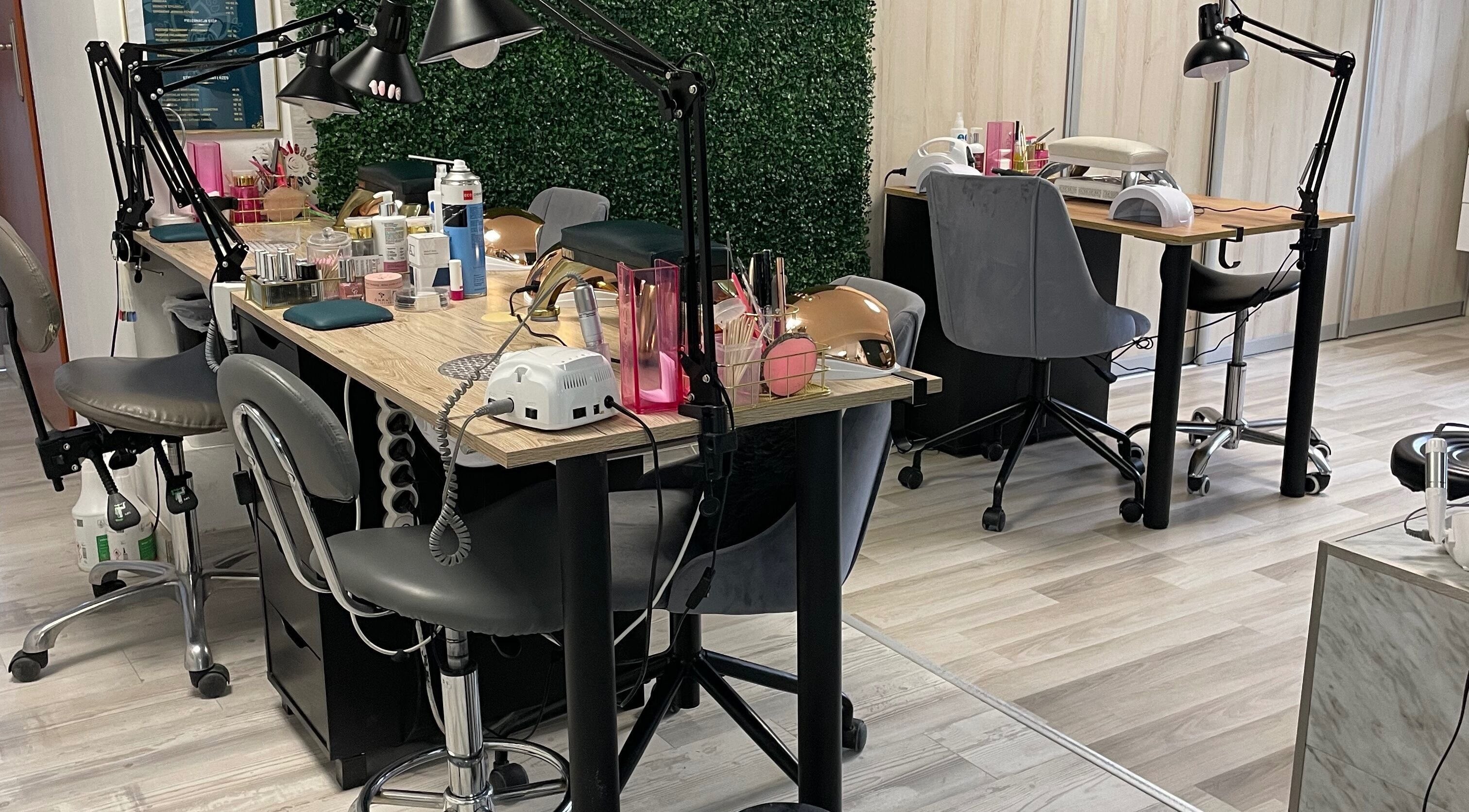 Nowoczesne studio paznokci Studio Urody Passiflora S.C., Białystok, Województwo Podlaskie, PL.