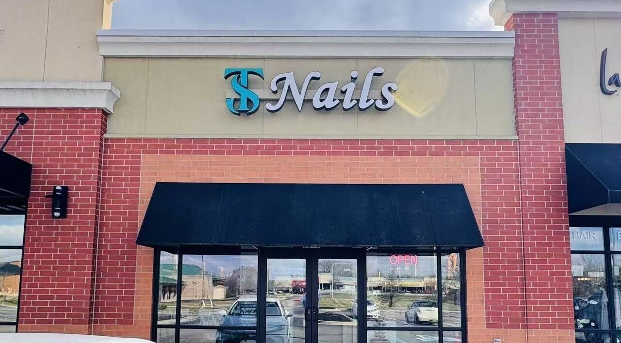 Exterior view of T & S Nails, a beauty salon in Westfield, Indiana, US with modern design.