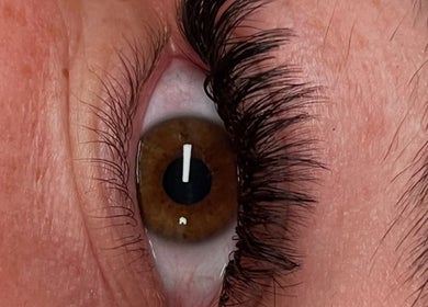 Close-up of a perfectly styled eyelash extension from Eye Candy Lashes, Barrie, Ontario, CA.