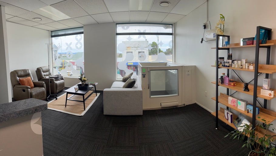 Relaxing lounge area at Viva Dentures, Auckland, NZ with cozy seating and modern decor.