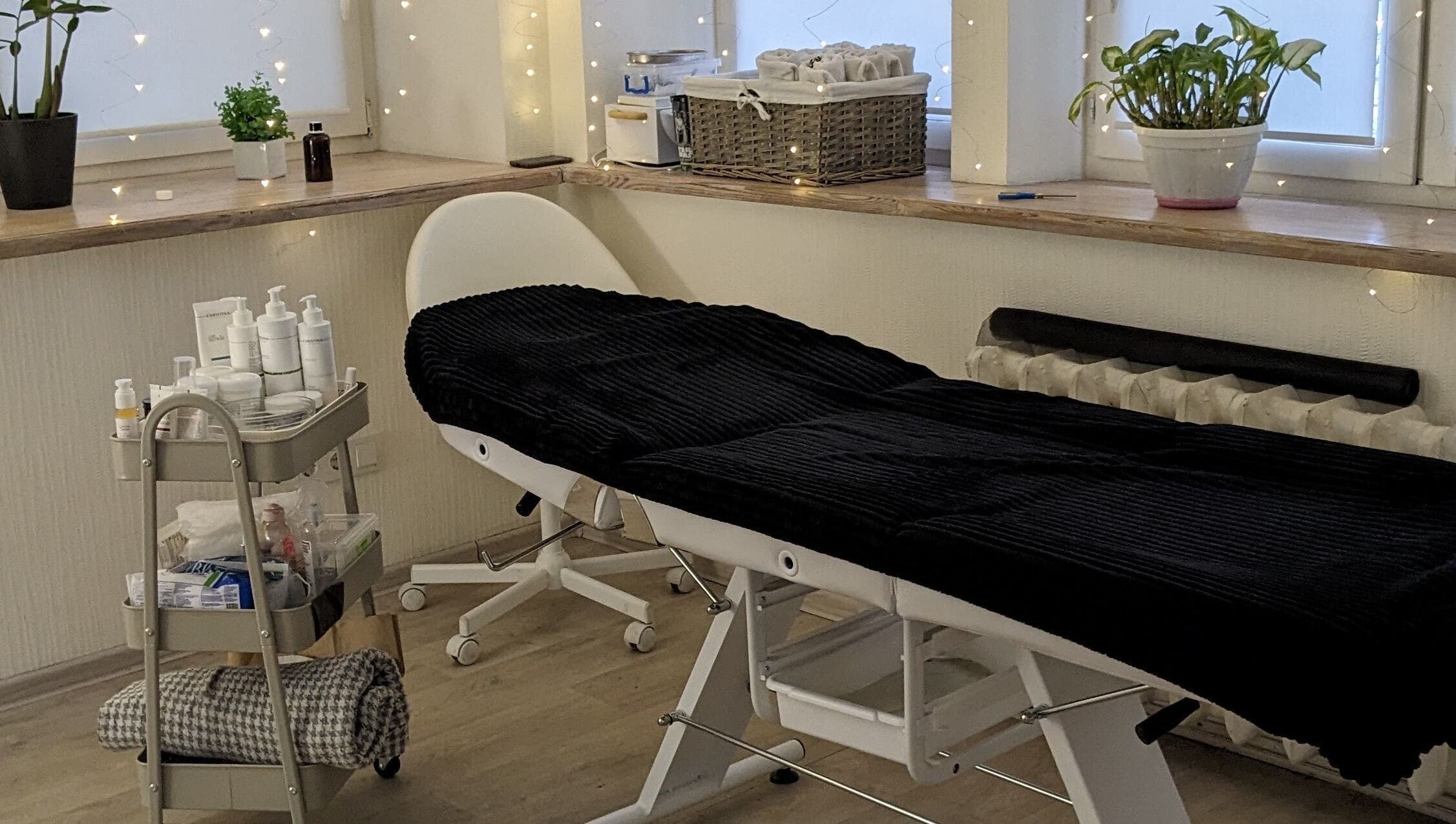 Затишний кабінет у Простір краси, Київ, Місто Київ, UA з комфортним масажним столом.