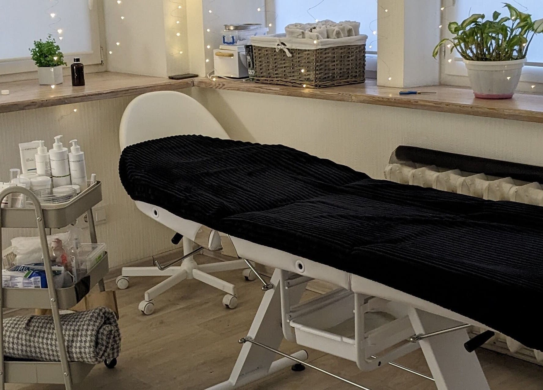 Затишний кабінет у Простір краси, Київ, Місто Київ, UA з комфортним масажним столом.