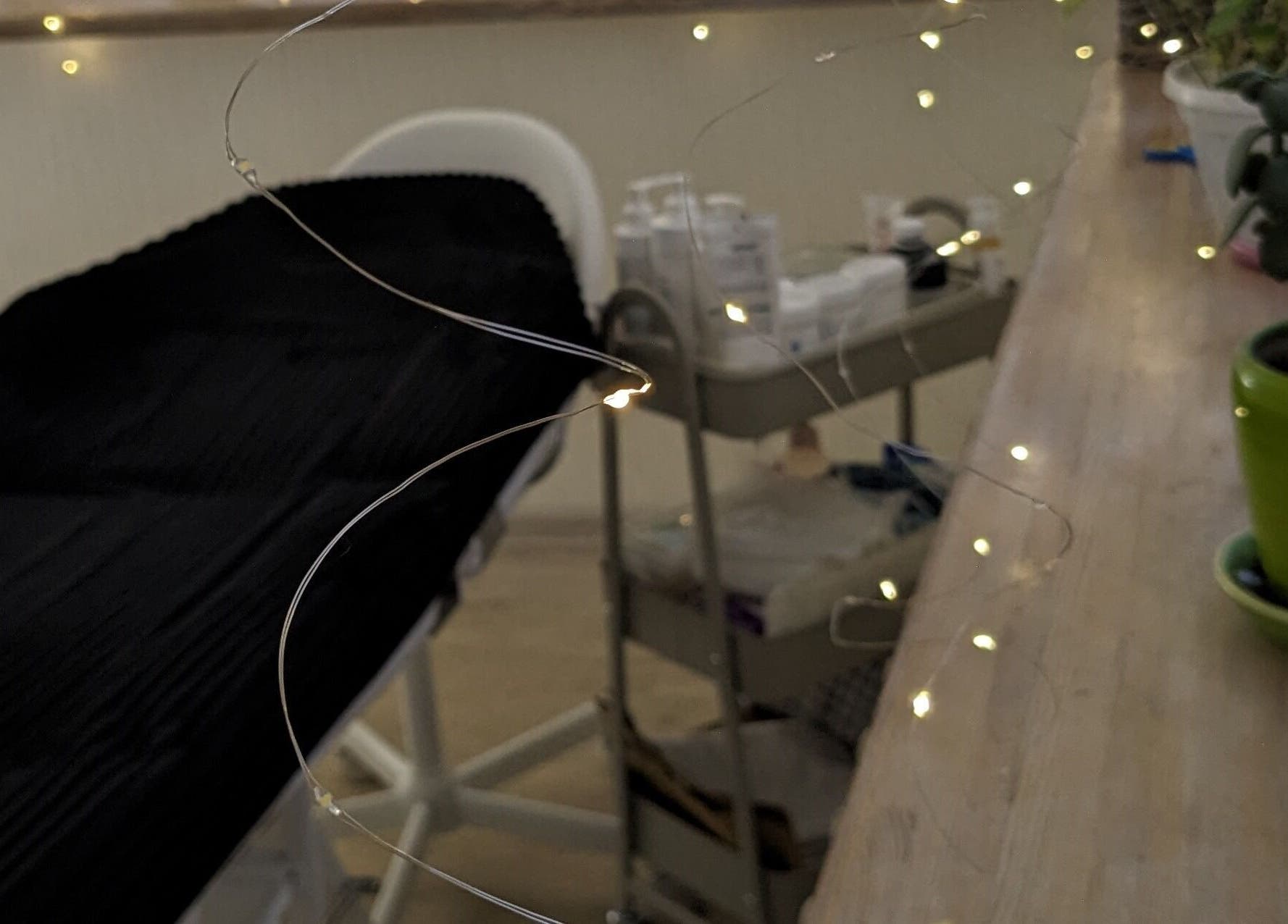 Затишний спа кабінет у "Простір краси", Київ, Місто Київ, UA з декором та зеленими рослинами.