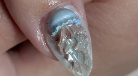 Intricate jellyfish nail art by DR Nails + Lash, Pasig, Metro Manila, PH delivers oceanic elegance in nail design.