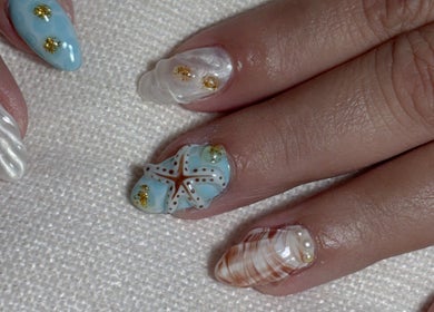 Beach-inspired nail art from DR Nails + Lash in Pasig, Metro Manila, PH features seashell and starfish designs.