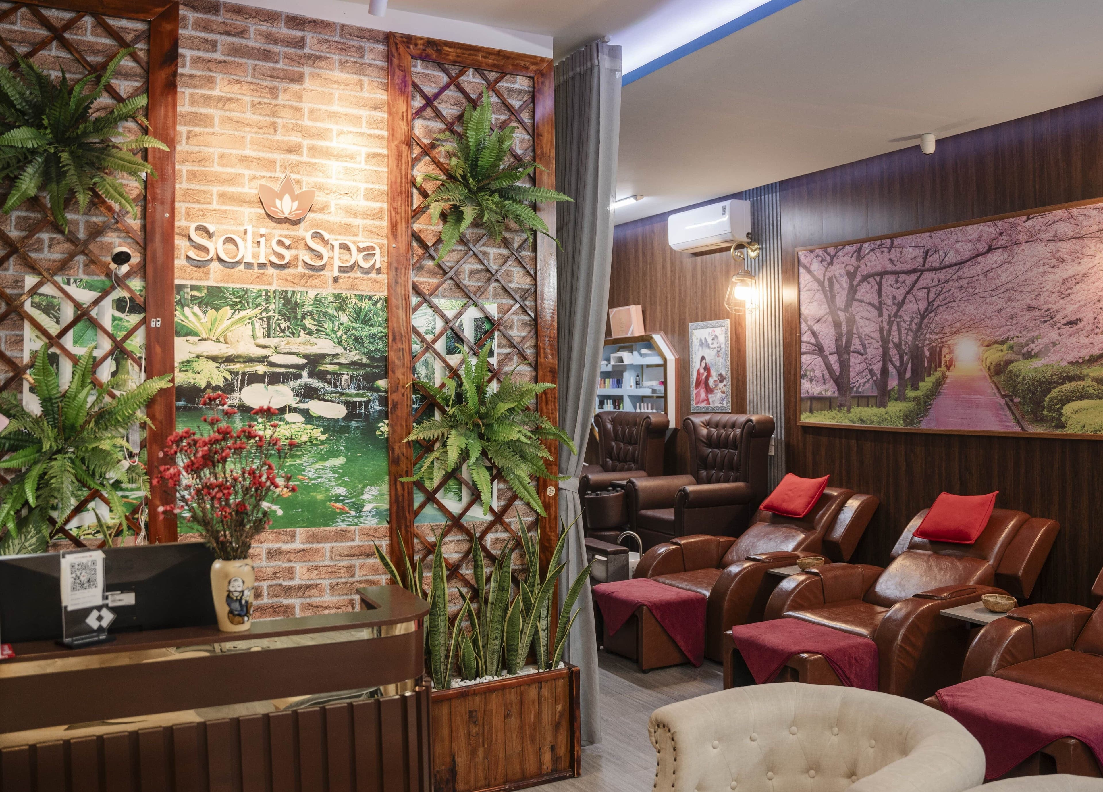 Khu vực thư giãn của Solis Spa với nội thất ấm cúng ở Đà Nẵng, Đà Nẵng, VN.