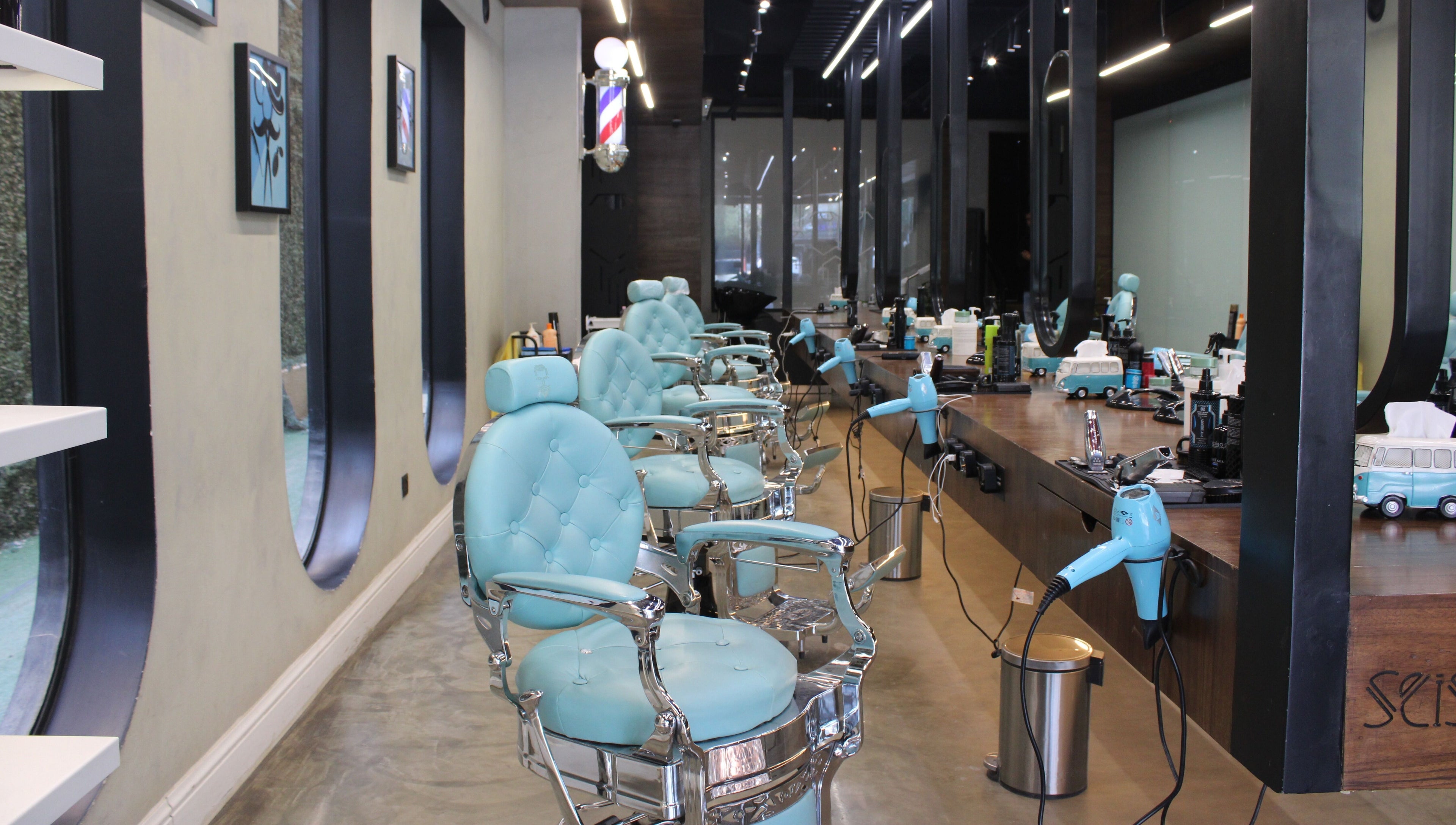 Stylish barber chairs at صالون خبراء المقص للحلاقة الرجالية - Scissor's Experts Salon, الرياض, منطقة الرياض, SA.