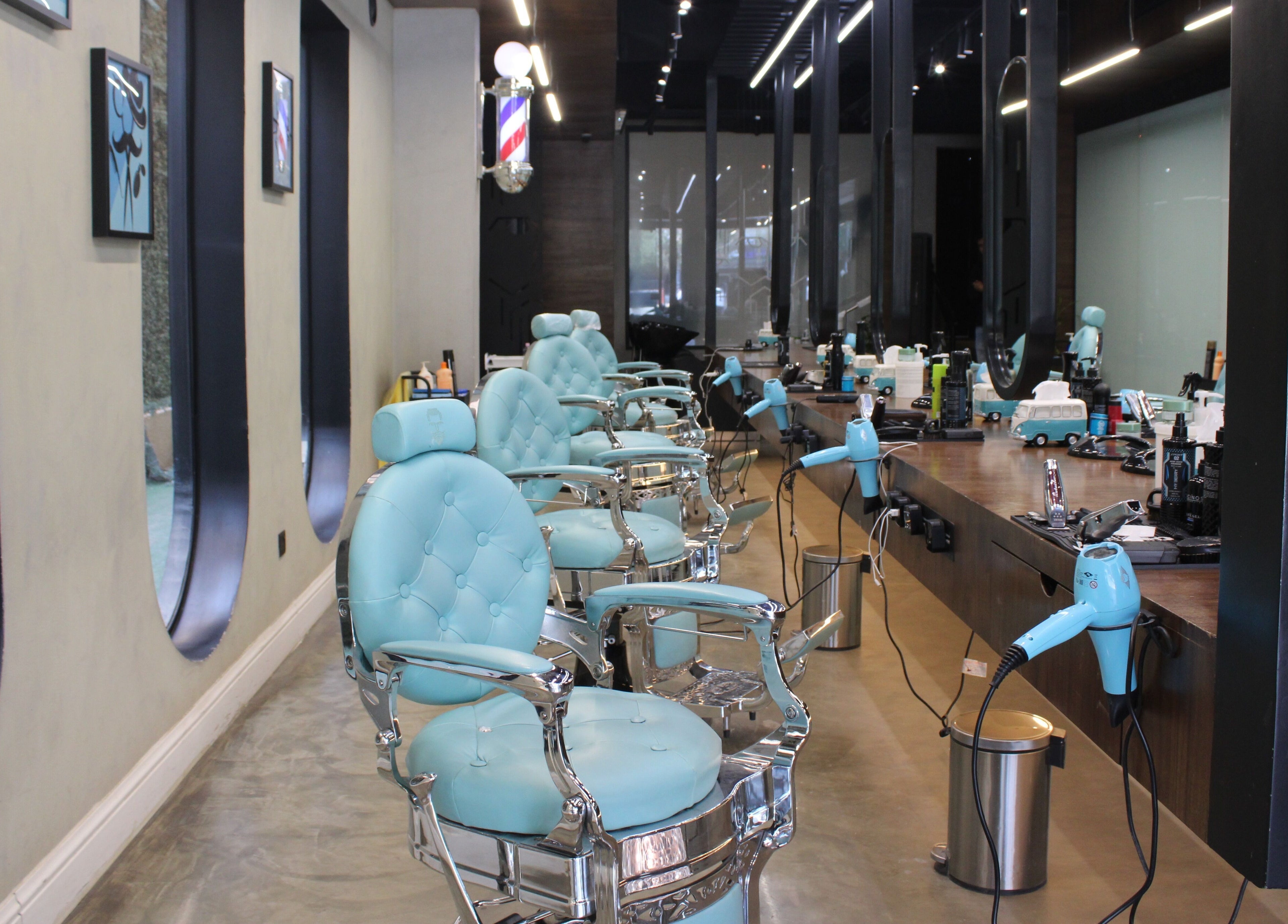 Stylish barber chairs at صالون خبراء المقص للحلاقة الرجالية - Scissor's Experts Salon, الرياض, منطقة الرياض, SA.