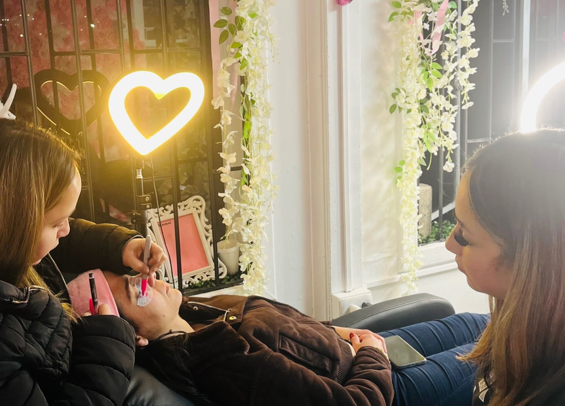 Tratamiento de pestañas en Sala Beauty de Salon rosa Ayleenda Quilpué, Valparaíso, CL.