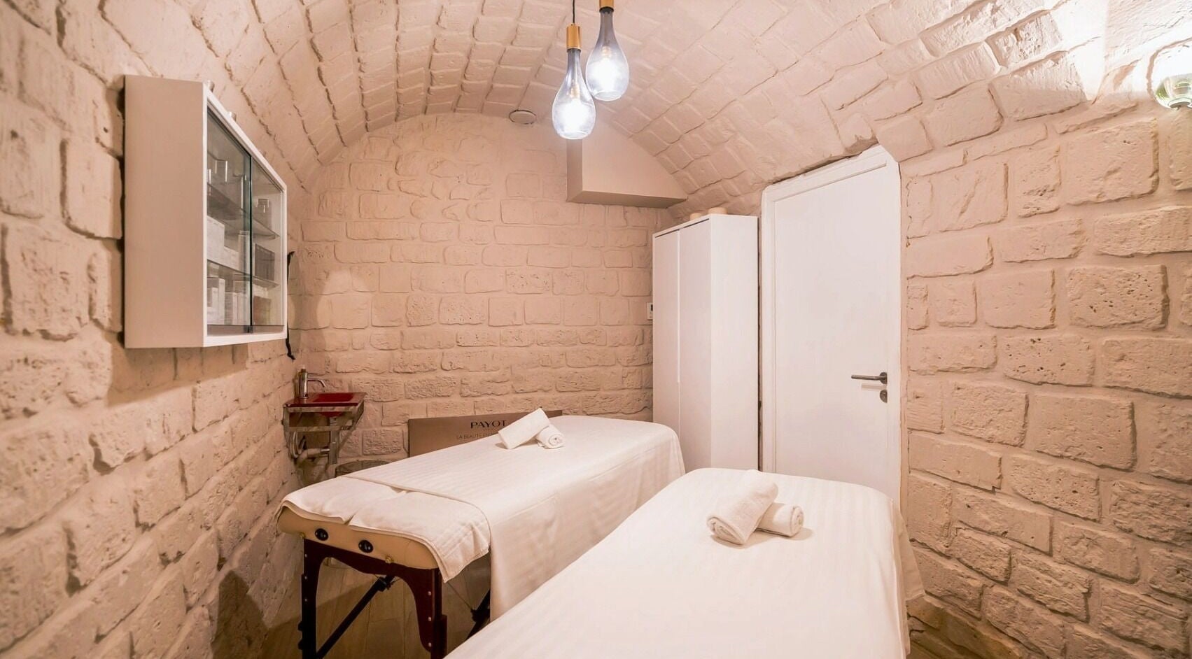 Salle de soins paisible chez Les Bulles de Paris, Paris, Île-de-France, FR pour détente et bien-être.