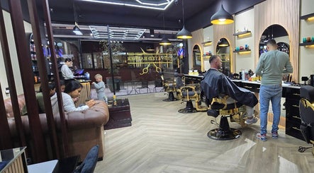 Elevated Barber Parkview Bild 2