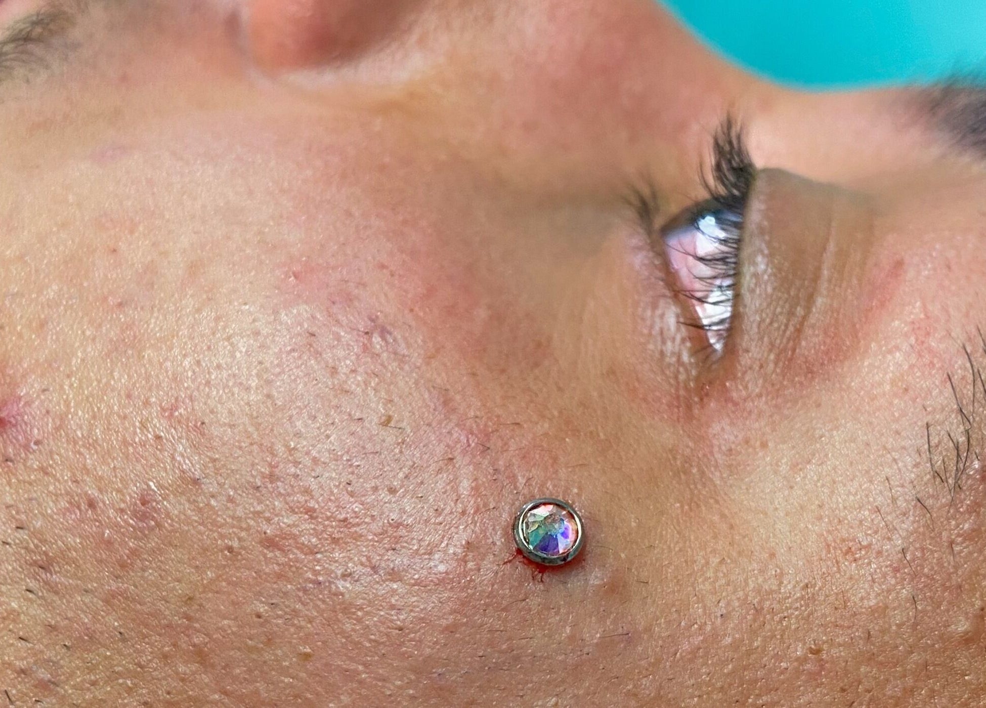 Piercing facial com cristal em Cristiana body piercer, Faro, Faro, PT.