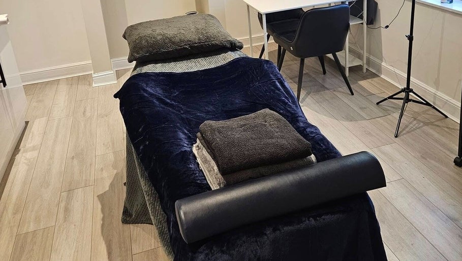 Moore Sports Massage & Pt Ltd imej 1