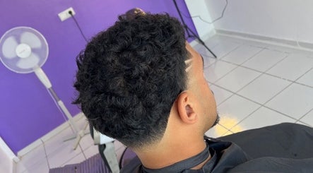 Mustafa cuts, bilde 2