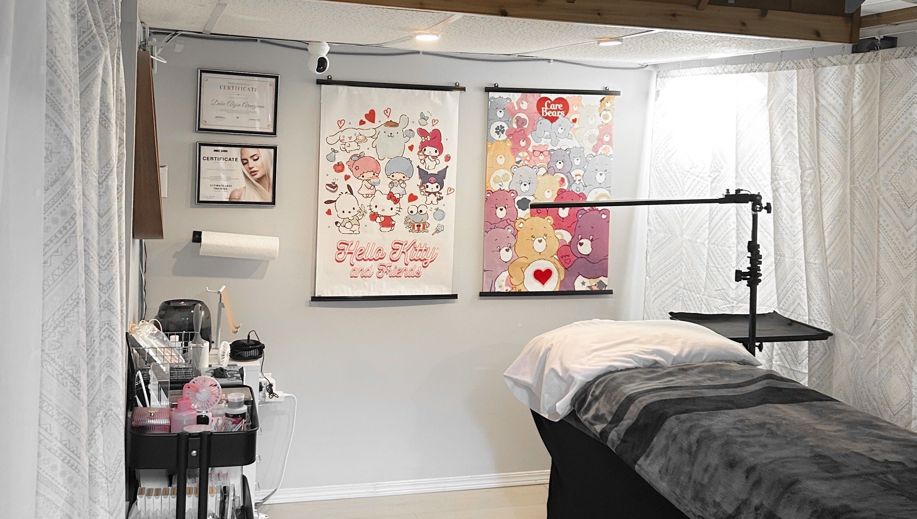 Dalight Lashes cozy treatment room with decor in Winnipeg, Manitoba, CA showcasing relaxation and comfort.