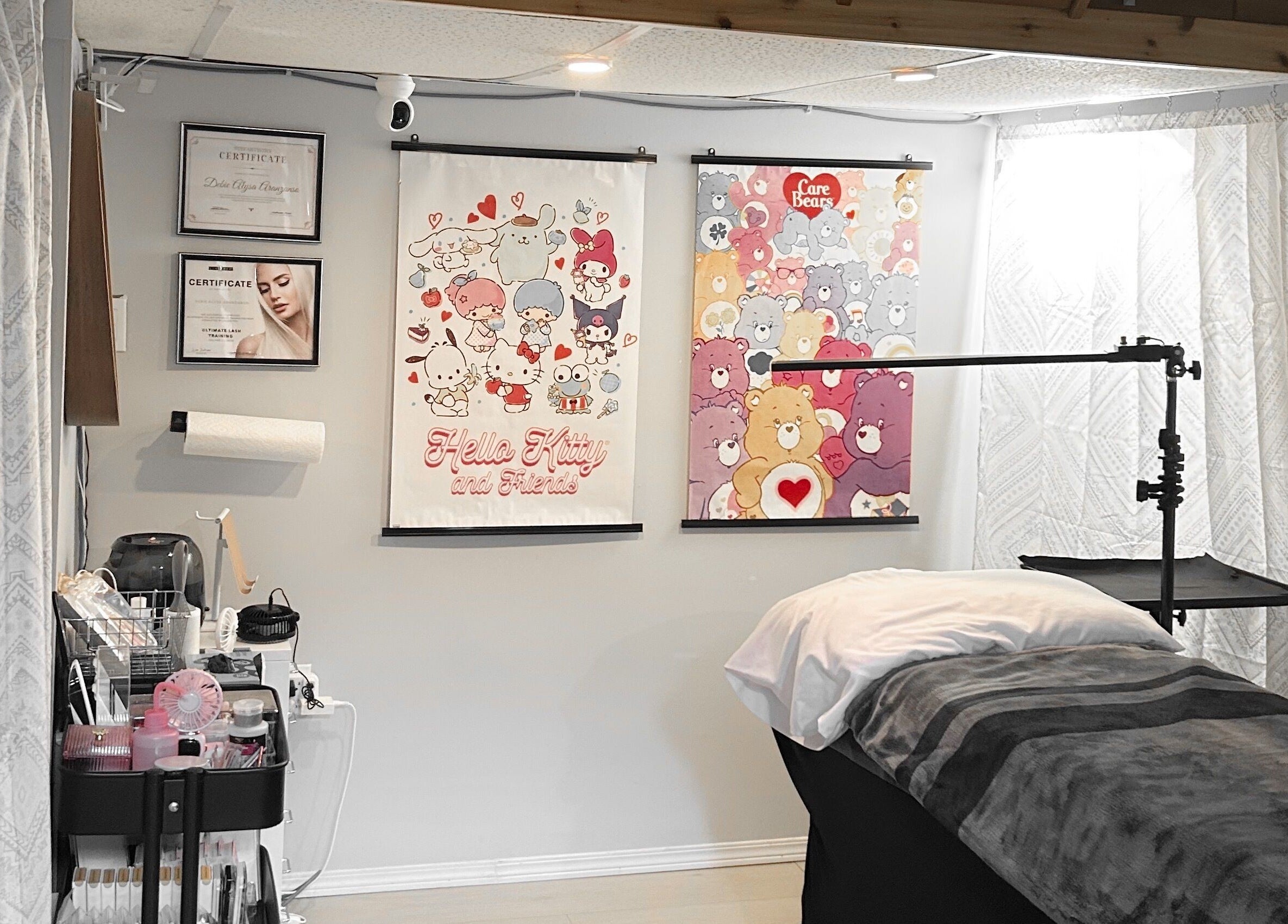 Dalight Lashes cozy treatment room with decor in Winnipeg, Manitoba, CA showcasing relaxation and comfort.