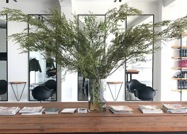 Elegant interior of HQ Salon and Beauty in Aspendale, Victoria, AU, featuring sleek chairs and mirrors.